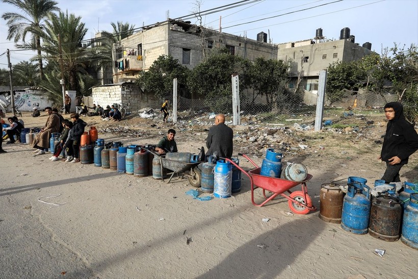 İsrail-Hamas ateşkesinden sonra Gazze'de tüp kuyruğu - Resim: 12