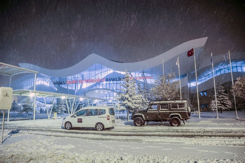 Başkent Ankara beyaz masalı yaşıyor! Yurt genelinden kar manzaraları ❄️☃️🧤 - Resim: 80