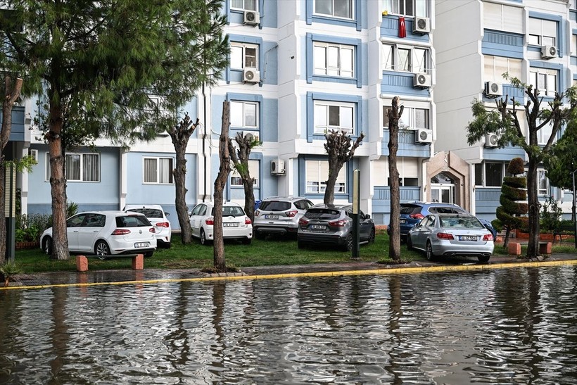 İzmir'de yollar göle dönerken Tunç Soyer Avrupa'ya gitti! Altyapı problemlerinden bırak İzmirli yönetime isyan ederken Soyer: İklim krizi... - Resim: 28