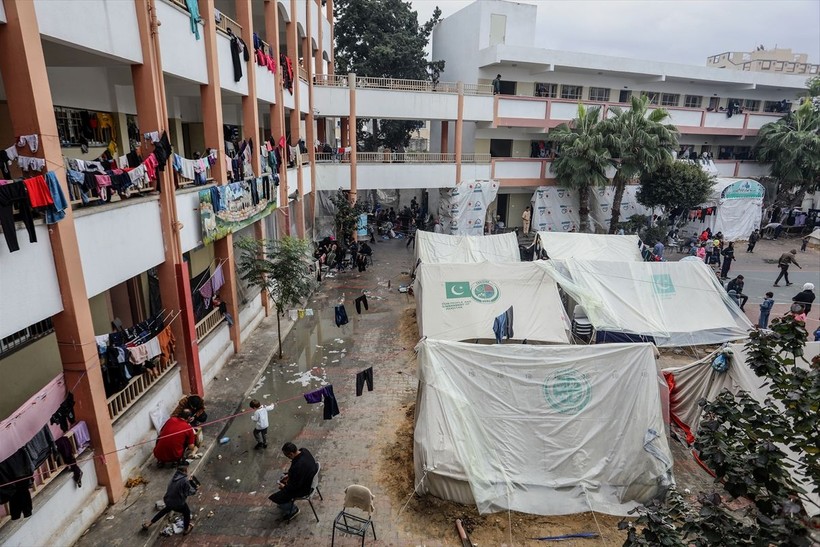 Gazze'deki okullara sığınan Filistinliler yaşam savaşı veriyor - Resim: 7