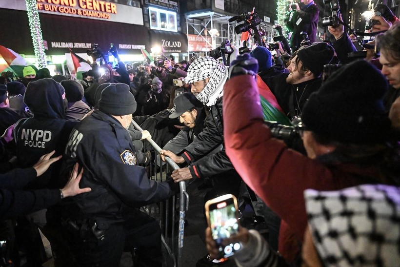 ABD polisi Filistin destekçilerine saldırdı - Resim: 25