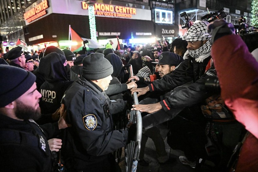 ABD polisi Filistin destekçilerine saldırdı - Resim: 26