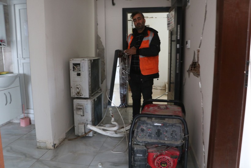 Hatay'da eşyaları çalınan iş yerinin sahibi farketmeden polis buldu! - Resim: 2