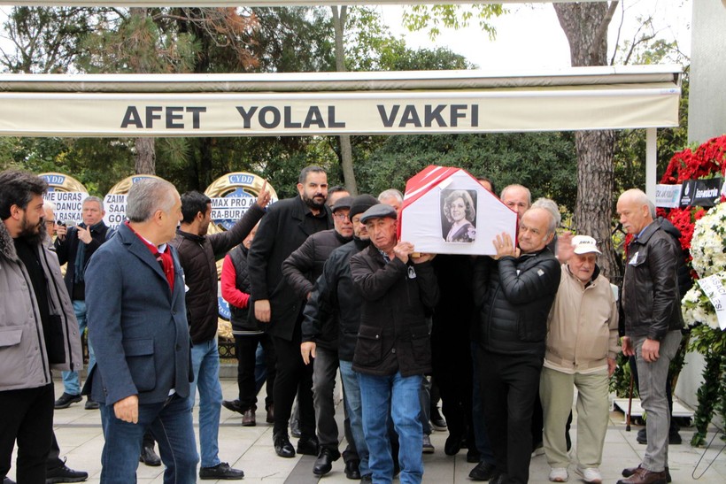 Bayan Kahkaha Güzide Kasacı son yolculuğuna uğurlandı - Resim: 6