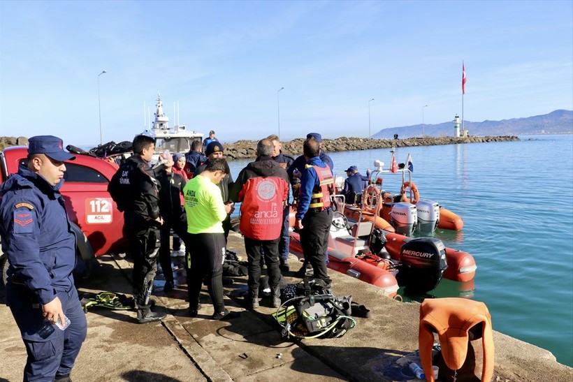 Trabzon'da dalgalara kapılarak kaybolan lise öğrencilerinden 1 tanesinin cansız bedenine ulaşıldı - Resim: 3