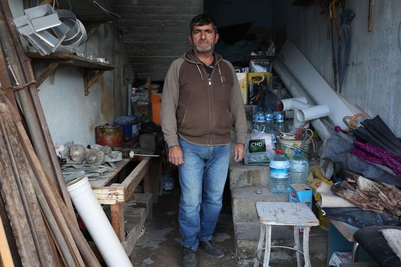 35 yıldır kalaycı, şimdi enkaz çarşıda çekiç sallıyor - Resim: 4