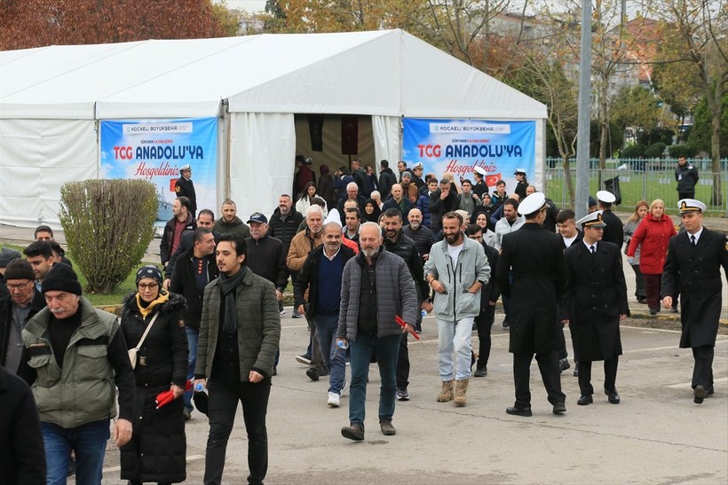 İzmitliler akın akın TCG Anadolu'yu ziyaret etti! - Resim: 5