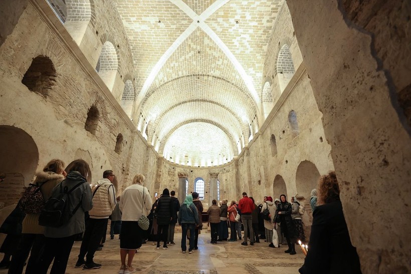 Antalya'da 'Noel Baba' için Kilise'de ayin düzenlendi - Resim: 1