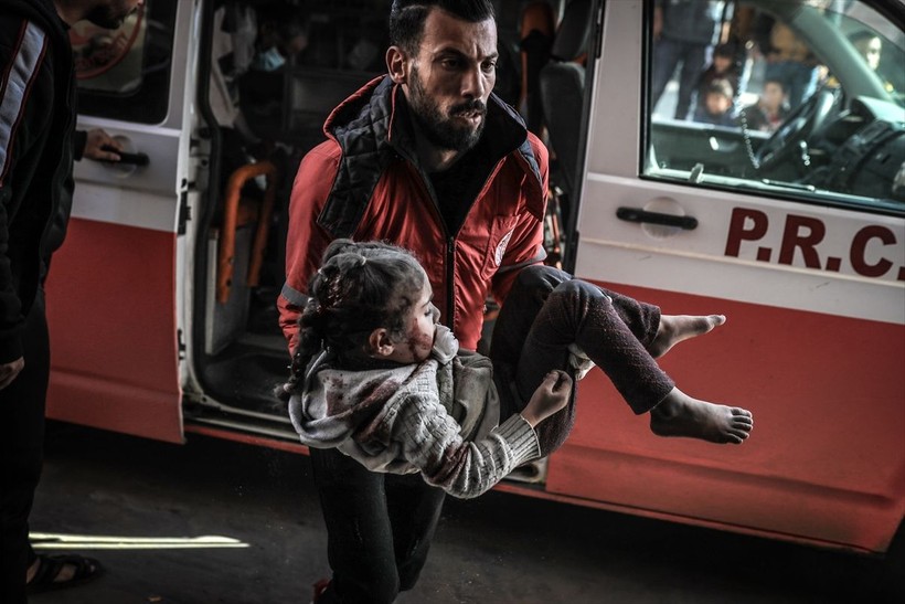 İsrail savaş uçakları sivillerin evlerini bombalıyor! Çok sayıda ölü ve yaralı var - Resim: 14