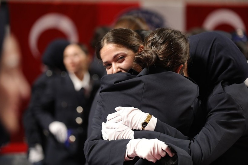 İçişleri Bakanı Ali Yerlikaya 12 bin 76 polisin mezuniyet törenine katıldı! "Herkesin polisi kendi vicdanıdır fakat polis, vicdanı olmayanların karşısındadır" - Resim: 14