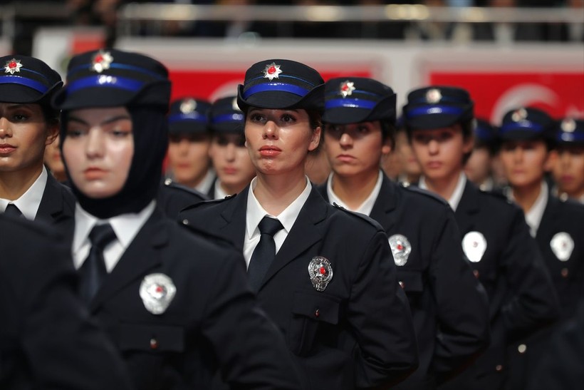İçişleri Bakanı Ali Yerlikaya 12 bin 76 polisin mezuniyet törenine katıldı! "Herkesin polisi kendi vicdanıdır fakat polis, vicdanı olmayanların karşısındadır" - Resim: 21