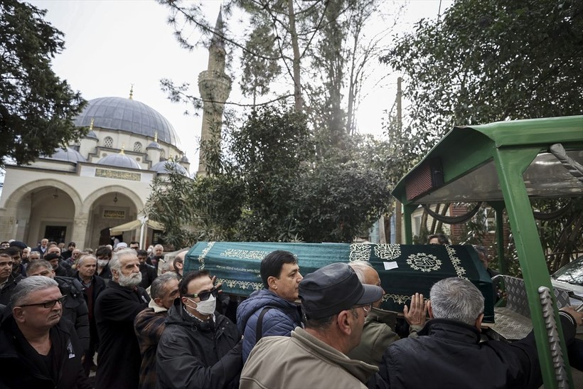 Ünlü senarist ve yönetmen Ragıp Yılmaz Atadeniz son yolculuğuna uğurlandı - Resim: 5