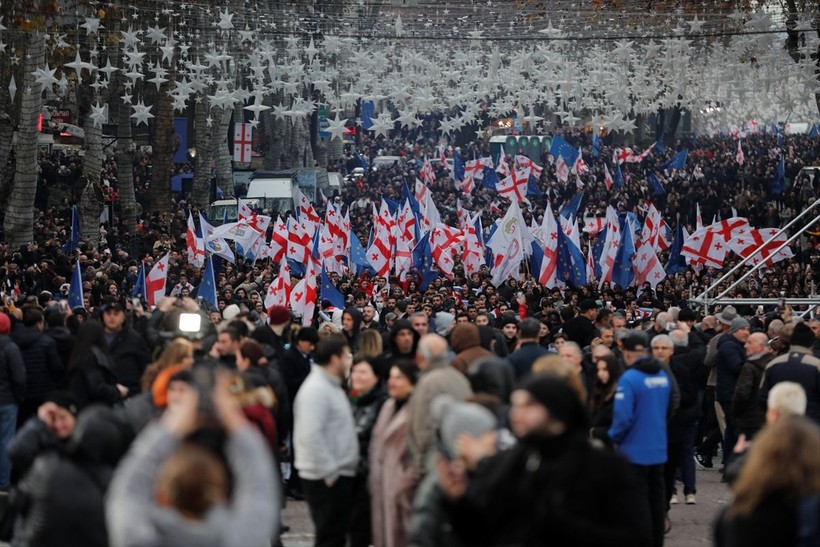 Tiflis'te Gürcistan'ın AB adaylık statüsü verilmesi kutlanıyor - Resim: 14