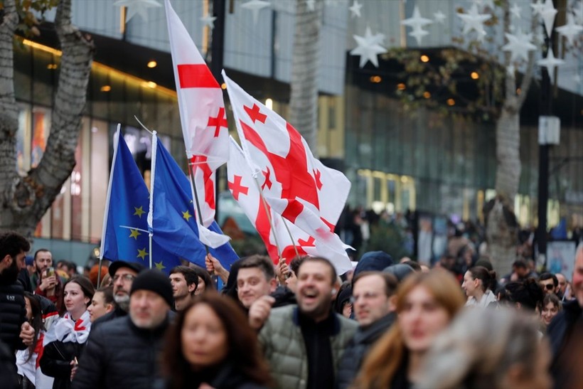 Tiflis'te Gürcistan'ın AB adaylık statüsü verilmesi kutlanıyor - Resim: 21