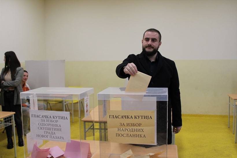 Sırbistan'da seçim süreci devam ediyor - Resim: 9