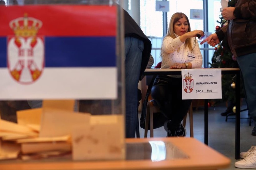 Sırbistan'da seçim süreci devam ediyor - Resim: 7