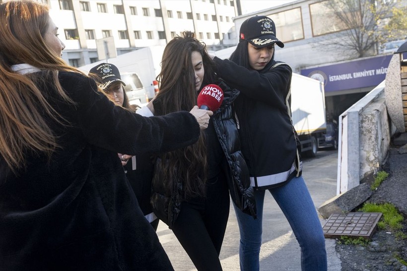 Şafak operasyonuyla gözaltına alınmıştı! Fenomen Ece Ronay adliyeye sevk edildi - Resim: 11