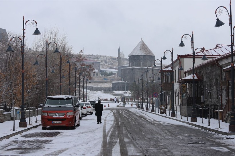 Doğu'da etkili olan yoğun kar nedeniyle 1024 yerleşim yerinin yolu ulaşıma kapandı - Resim: 22