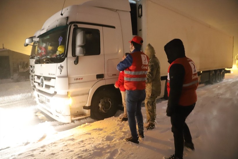 Van, Hakkari, Bitlis ve Muş'ta 540 yerleşim yerine ulaşım sağlanamıyor - Resim: 5