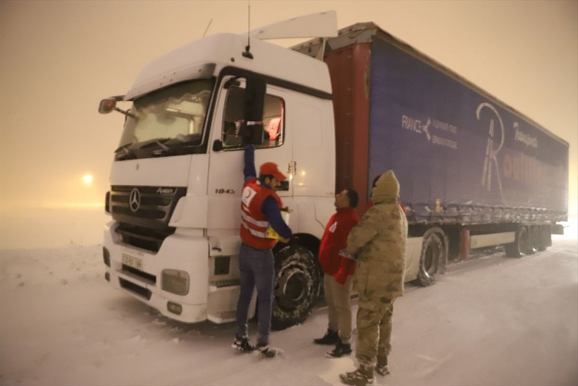 Van, Hakkari, Bitlis ve Muş'ta 540 yerleşim yerine ulaşım sağlanamıyor - Resim: 6