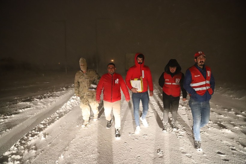 Van, Hakkari, Bitlis ve Muş'ta 540 yerleşim yerine ulaşım sağlanamıyor - Resim: 7