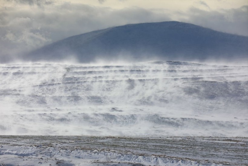 Iğdır'da masalsı manzara! Aras Dağları'nda fırtına ve tipi 'kar şelalesi' oluşturdu ❄️🌨️ - Resim: 5