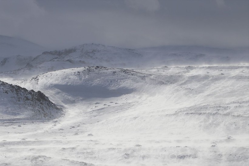 Iğdır'da masalsı manzara! Aras Dağları'nda fırtına ve tipi 'kar şelalesi' oluşturdu ❄️🌨️ - Resim: 9