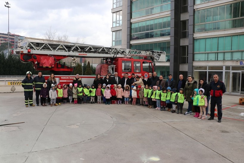 Karabük'te 16 katlı binada yangın ve kurtarma tatbikatı! Mahsur kalanlar için itfaiye ekipleri devreye girdi - Resim: 14