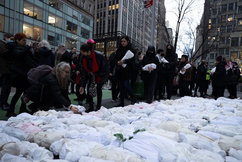 New York Gazze'de ölen binlerce bebek ve çocuk için sessiz yürüyüş yaptı - Resim: 50