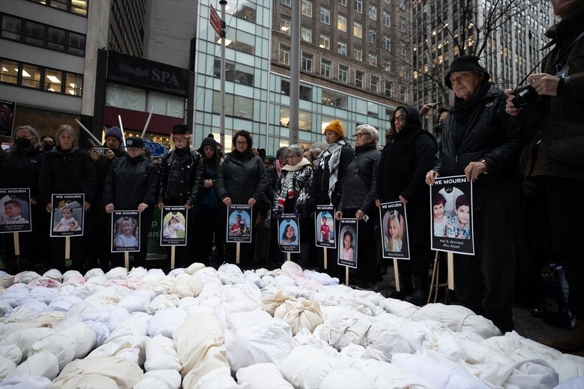 New York Gazze'de ölen binlerce bebek ve çocuk için sessiz yürüyüş yaptı - Resim: 56