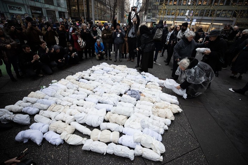 New York Gazze'de ölen binlerce bebek ve çocuk için sessiz yürüyüş yaptı - Resim: 59