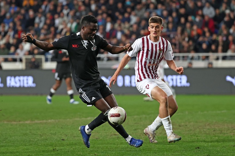 İşte Beşiktaş'ın yeni teknik direktörü! Bruno Genesio olmadı rota Giovanni van Bronckhorst'a çevrildi - Resim: 4