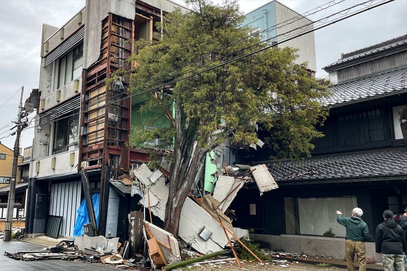 Japonya'da meydana gelen depremlerde hayatını kaybedenlerin sayısı 78'e yükseldi - Resim: 18