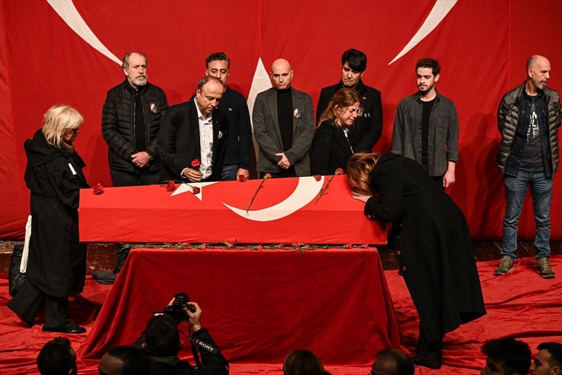 Usta sanatçı Ayla Algan son yolculuğuna uğurlandı - Resim: 8