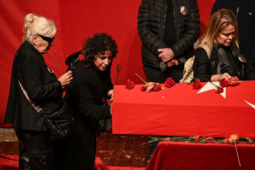 Usta sanatçı Ayla Algan son yolculuğuna uğurlandı - Resim: 9