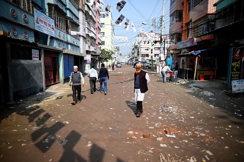 Bangladeş muhalefetin seçim boykotlarının gölgesinde sandığa gidiyor - Resim: 7