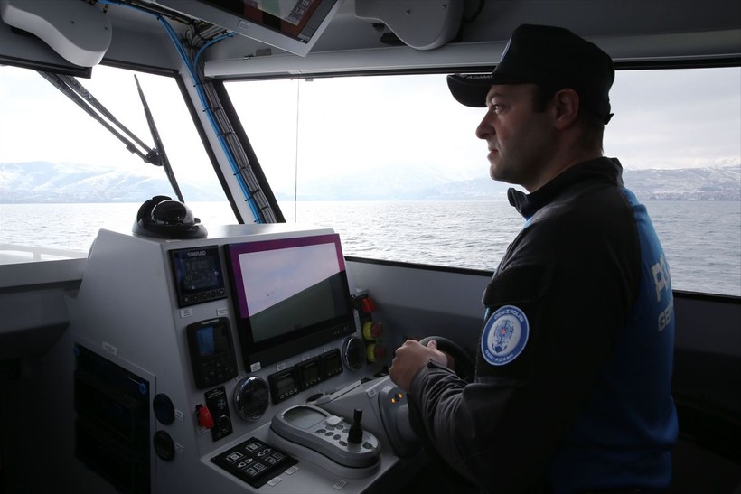 Kurbağa adamlar ve deniz polisleri Van Gölü'nde kaçakçılığa göz açtırmıyor, güvenliği sağlıyor - Resim: 19