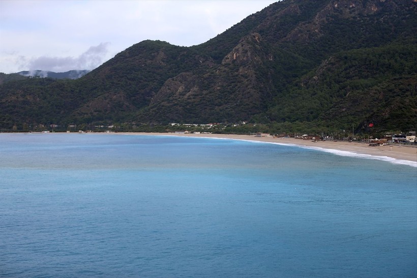 Fethiye Ölüdeniz'in rengi turkuaza döndü! Vatandaşlar sahilde yürüyüş yaptı - Resim: 6