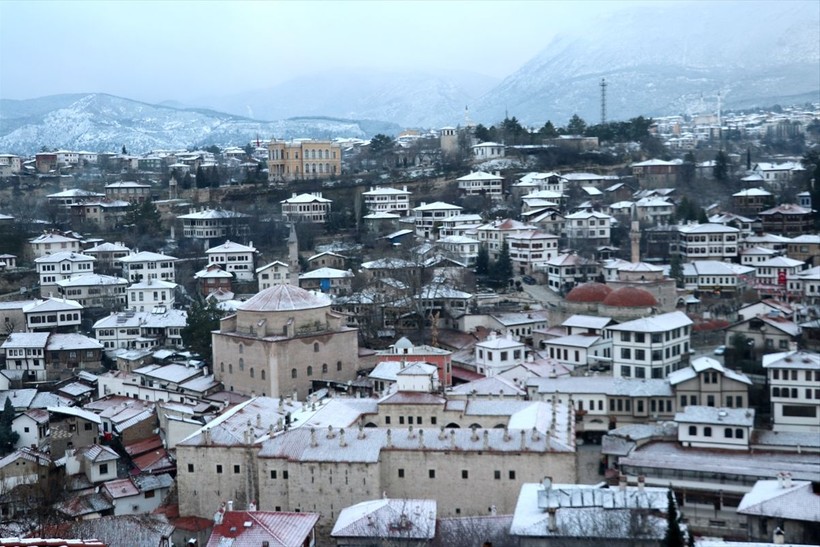 Karabük'ün Safranbolu ilçesinde kar etkili oldu! Tarihi güzellikler beyaza büründü - Resim: 2