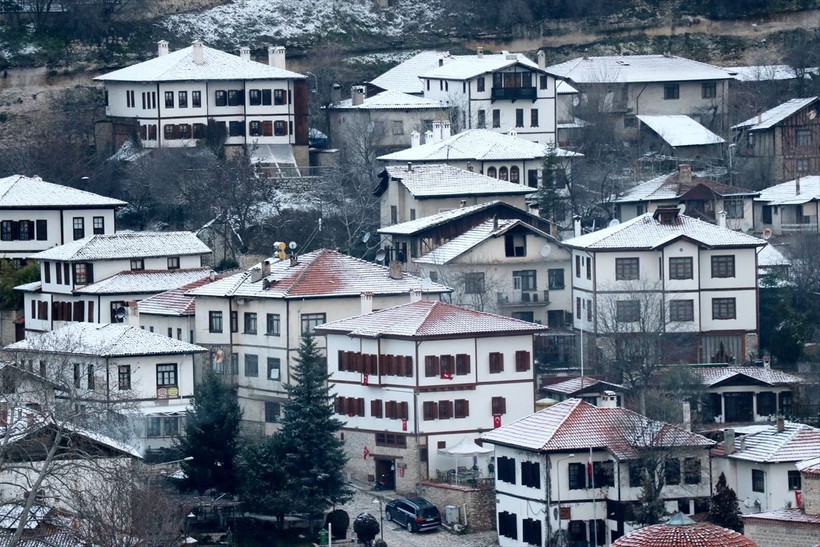 Karabük'ün Safranbolu ilçesinde kar etkili oldu! Tarihi güzellikler beyaza büründü - Resim: 3