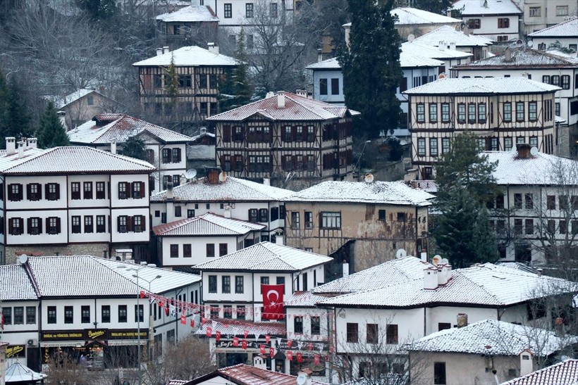 Karabük'ün Safranbolu ilçesinde kar etkili oldu! Tarihi güzellikler beyaza büründü - Resim: 4