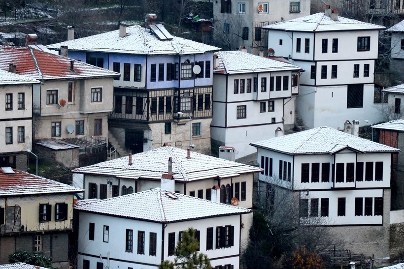 Karabük'ün Safranbolu ilçesinde kar etkili oldu! Tarihi güzellikler beyaza büründü - Resim: 6
