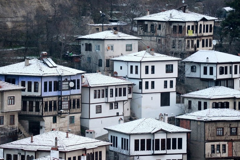 Karabük'ün Safranbolu ilçesinde kar etkili oldu! Tarihi güzellikler beyaza büründü - Resim: 7