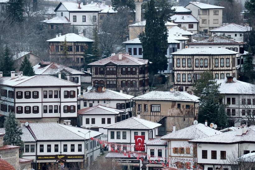 Karabük'ün Safranbolu ilçesinde kar etkili oldu! Tarihi güzellikler beyaza büründü - Resim: 8