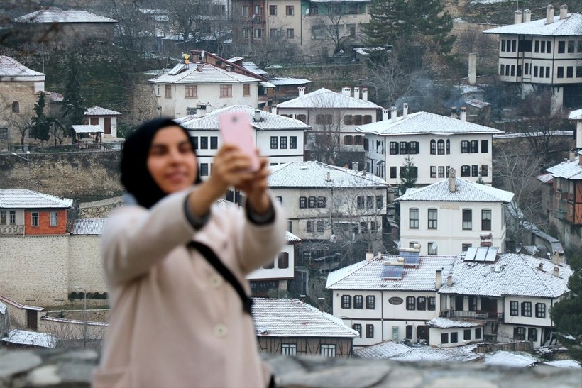 Karabük'ün Safranbolu ilçesinde kar etkili oldu! Tarihi güzellikler beyaza büründü - Resim: 9
