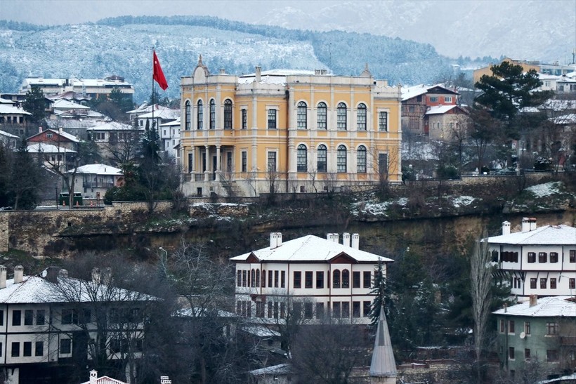 Karabük'ün Safranbolu ilçesinde kar etkili oldu! Tarihi güzellikler beyaza büründü - Resim: 10