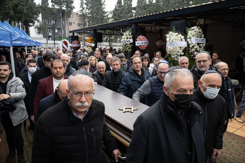 Atatürk fotoğrafları koleksiyonuyla tanınan yazar Hanri Benazus İzmir'de son yolculuğuna uğurlandı - Resim: 6