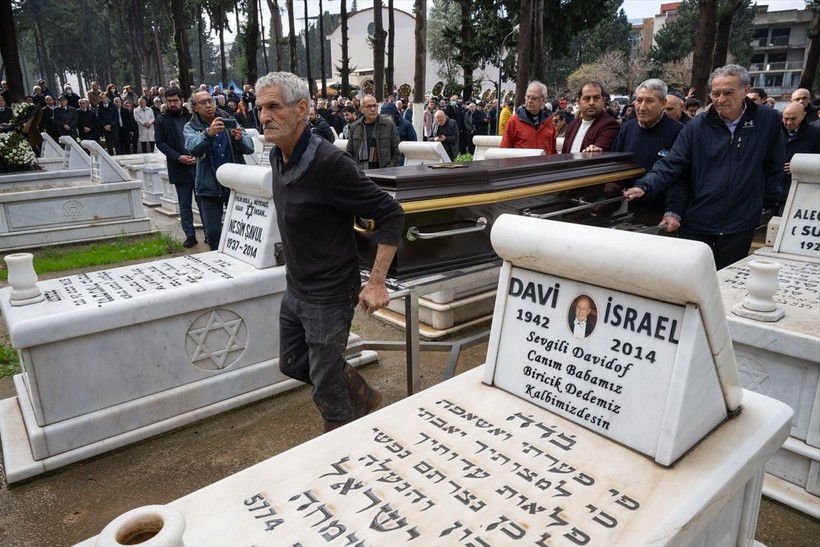 Atatürk fotoğrafları koleksiyonuyla tanınan yazar Hanri Benazus İzmir'de son yolculuğuna uğurlandı - Resim: 9