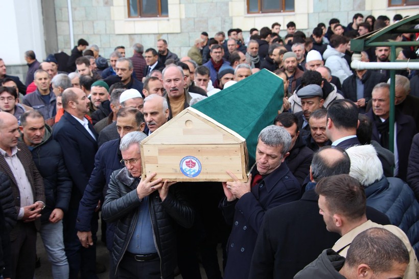 Trabzon'da silahla intihar eden lise öğrencisi arkadaşlarından helallik istemiş - Resim: 1