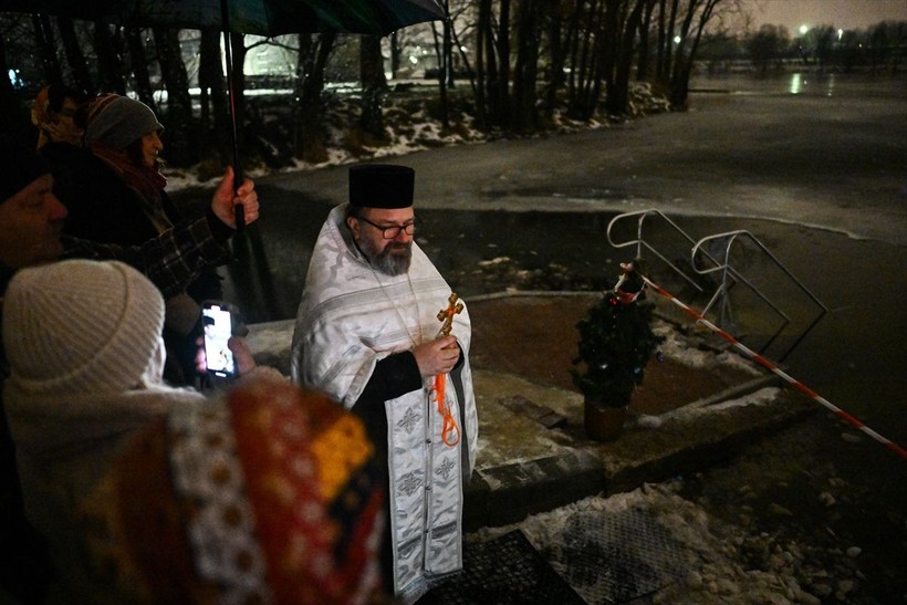 Epifani Bayramı dünyanın dört bir yanında kutlandı! -40 derece sulara girdiler - Resim: 60
